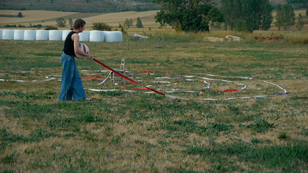 Andrea colocando el laberinto