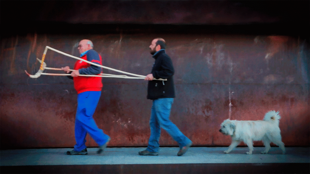 Frames documental La Extraña Elección